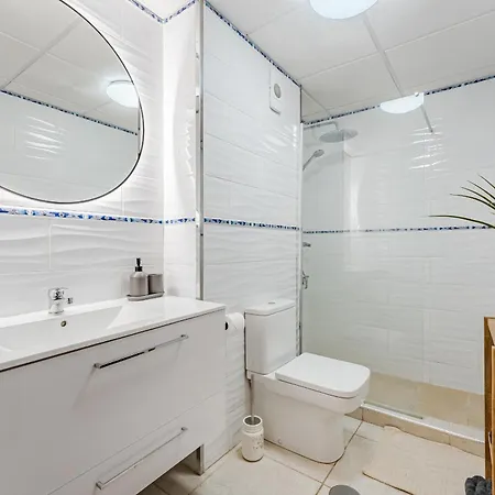 Ocean Walk Victoria Court 2 Modern With Terrace, Heated Pool, Netflix * Los Cristianos (Tenerife)