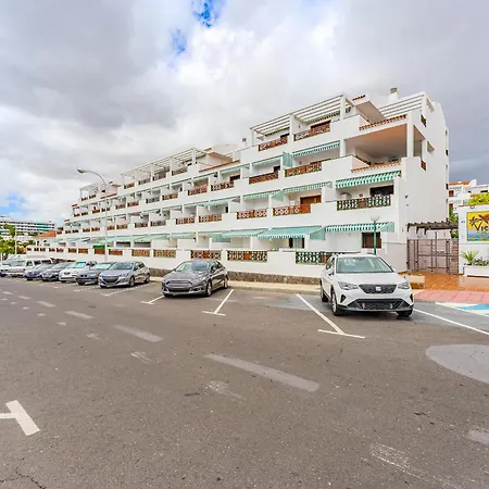 Apartment Ocean Walk Victoria Court 2 Modern Apartment With Terrace, Heated Pool, Netflix