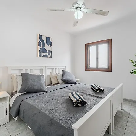 Apartment Ocean Walk Victoria Court 2 Modern Apartment With Terrace, Heated Pool, Netflix Arona (Tenerife)