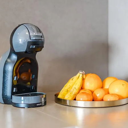 Ocean Walk Victoria Court 2 Modern Apartment With Terrace, Heated Pool, Netflix